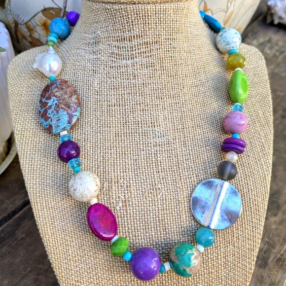 Colorful Beaded Necklace - Picture 5 of 11